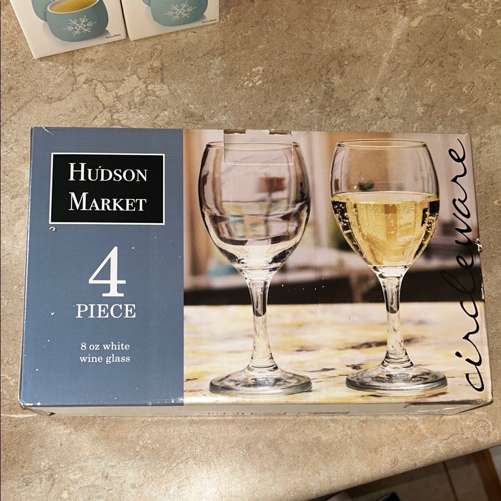 4-Piece Clear Wine Glass Set